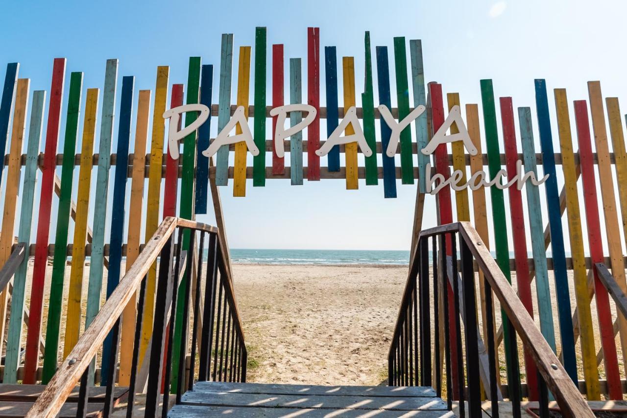 Summer Waves Mamaia Nord Navodari Exterior photo